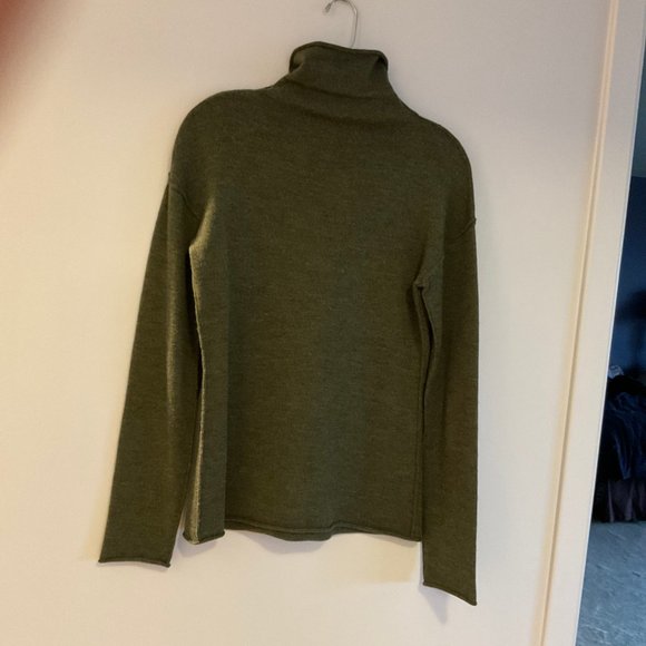 Banana Republic Soft Extra Fine Marino Wool Sweater - Small - Picture 2 of 3